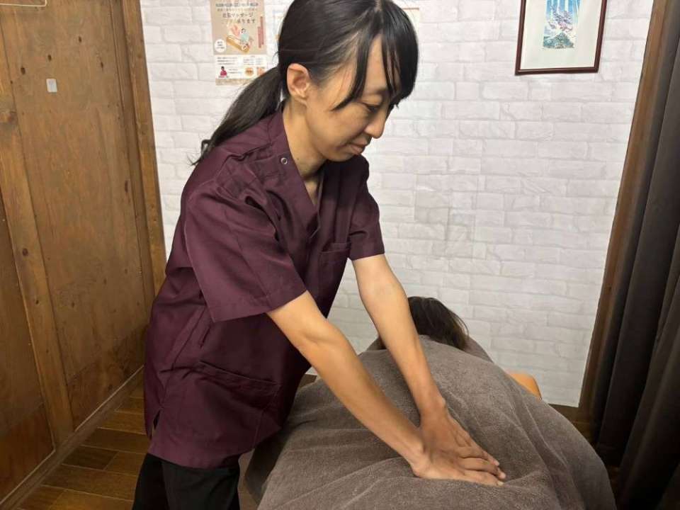 百合ヶ丘mana整骨院での施術の様子