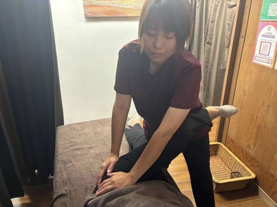 百合ヶ丘mana整骨院での施術の様子